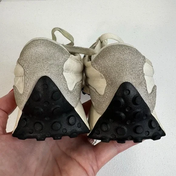 New Balance 327 Girls 11 Sneakers Shoes White Black Logo Lace Up Everyday Play - Picture 9 of 10